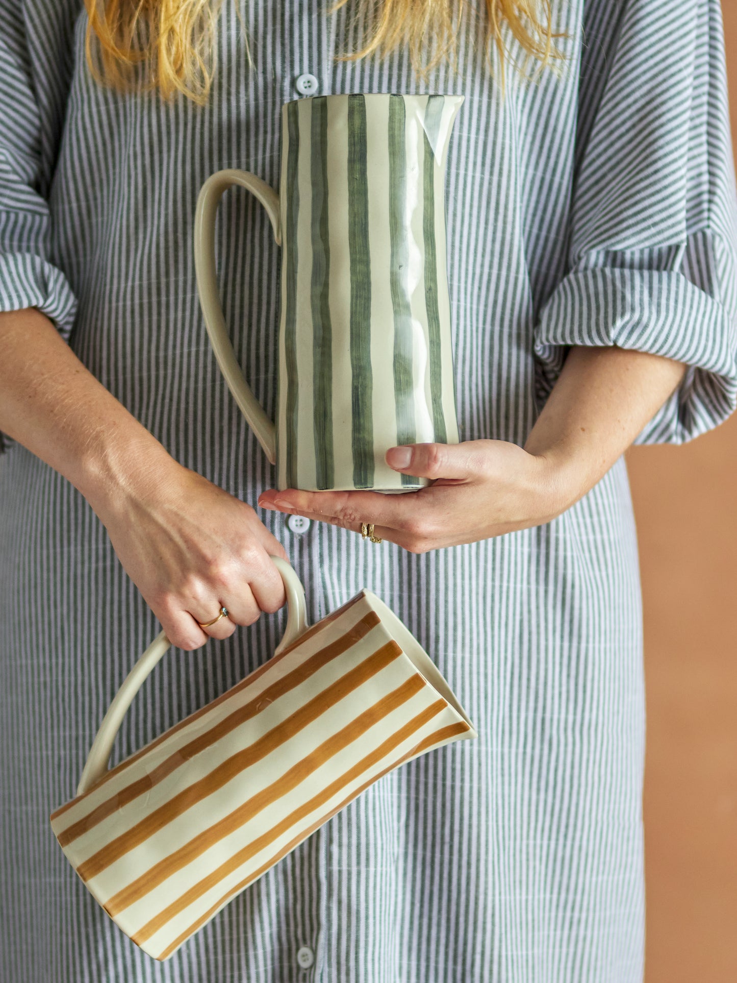 Begonia Jug, Brown, Stoneware