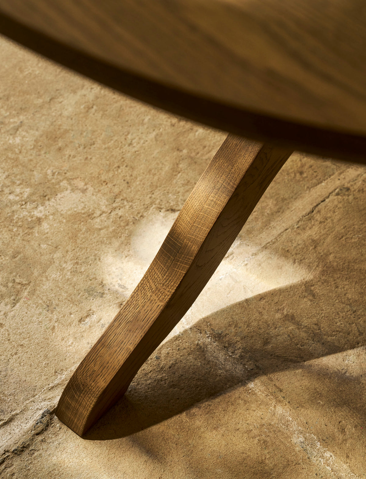 Oakhill Round Dining Table - Oak Wood, Dark Natural, Large